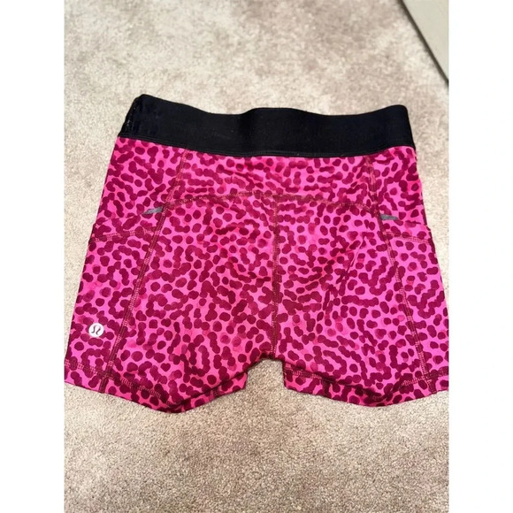 Retired print Lululemon What The Sport Short In Black/Pink Cheetah Print Size 4 - Picture 9 of 14